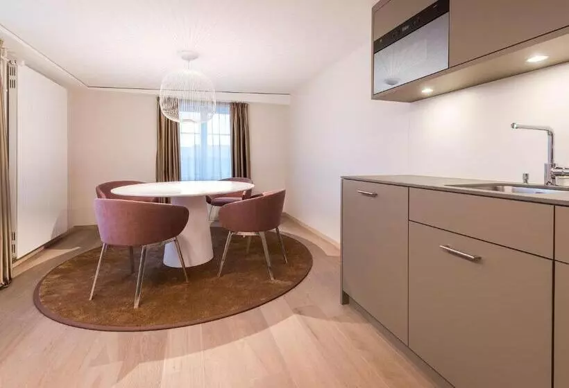 Suite avec Balcon, Savoy