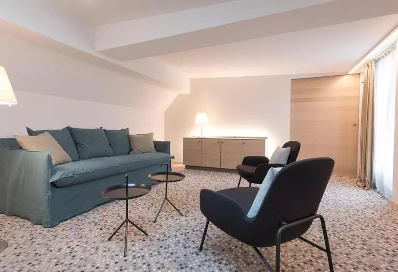 Suite avec Balcon, Savoy