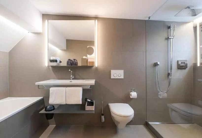 Suite avec Balcon, Savoy