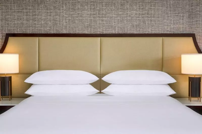 اتاق لوکس با تخت بزرگ, Sheraton Hamilton
