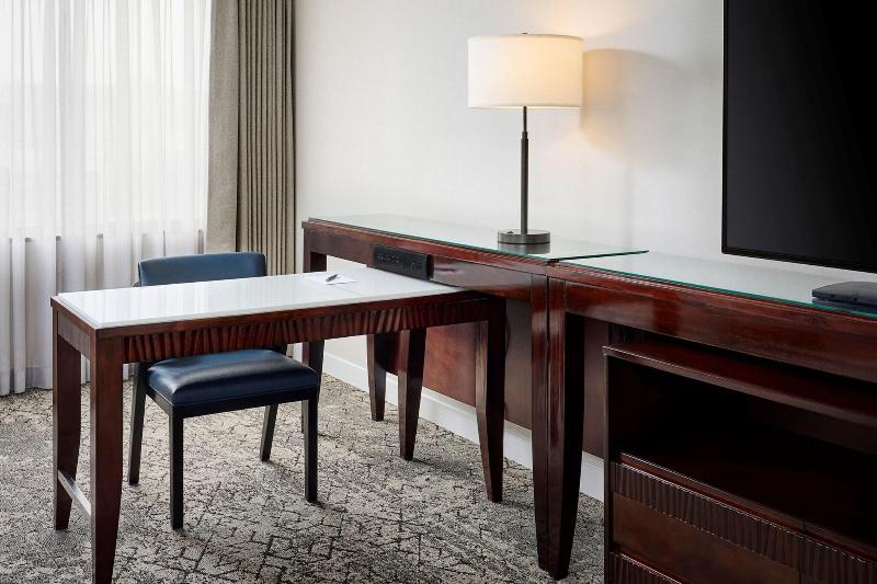 Номер Deluxe Кровать Кинг, Sheraton Hamilton