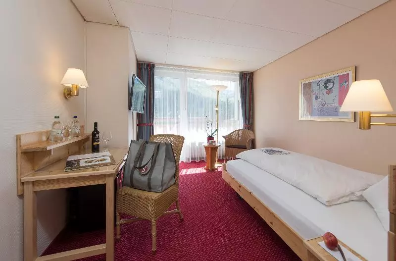 اتاق استاندارد یک تخته با بالکن, Sunstar Hotel Arosa