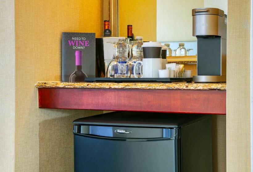 غرفة ديلوكس سرير كينج, The Prince George