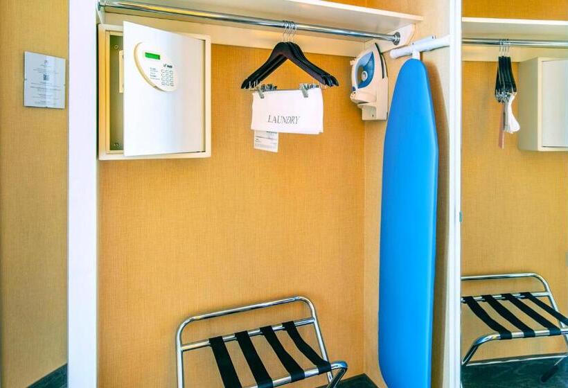 غرفة تنفيذية, The Prince George