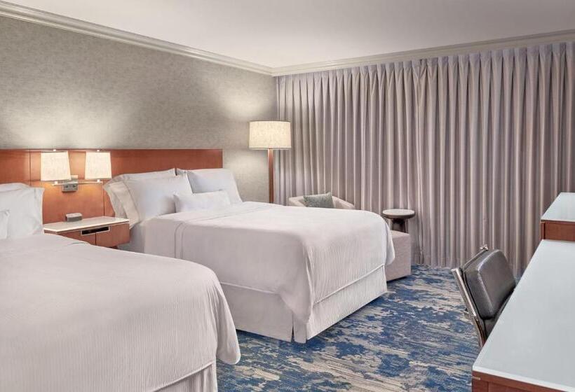 ２ダブルベッドのスタンダードルーム, The Westin Bayshore, Vancouver