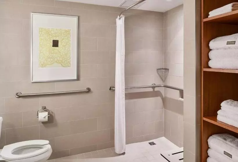 اتاق سوپریور با چشمانداز باغ, The Westin Bayshore, Vancouver