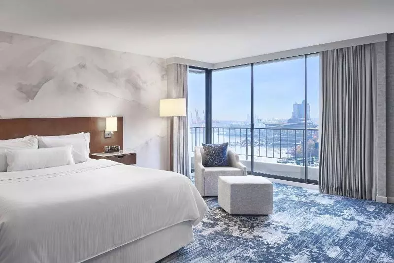 اتاق استاندارد با تخت بزرگ, The Westin Bayshore, Vancouver