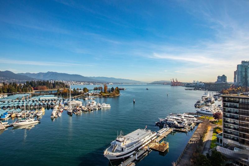 キングサイズベッドのスタンダードルーム, The Westin Bayshore, Vancouver