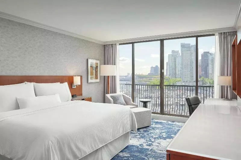 اتاق استاندارد با تخت بزرگ, The Westin Bayshore, Vancouver