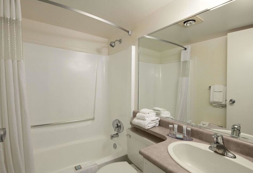 Номер Стандарт 2 Двуспальные Кровати, Travelodge By Wyndham Nanaimo