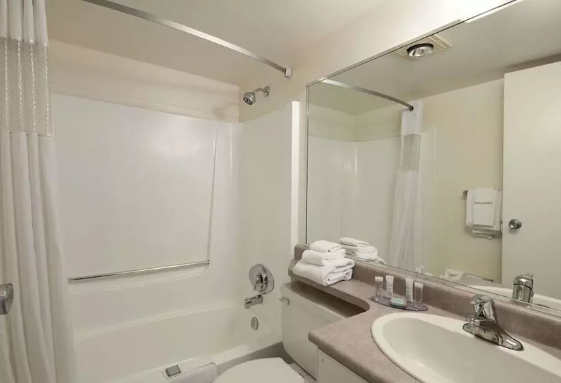 اتاق استاندارد با 2 تخت دوبل, Travelodge By Wyndham Nanaimo