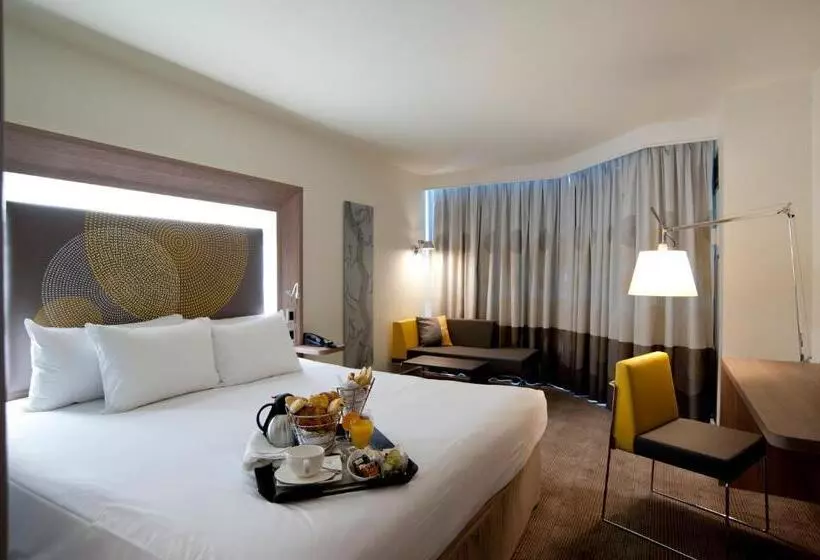 キングサイズベッドのエクゼクティブルーム, Novotel Toronto North York