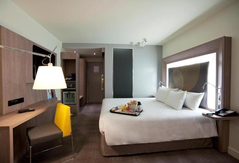 اتاق اجرایی با تخت بزرگ, Novotel Toronto North York