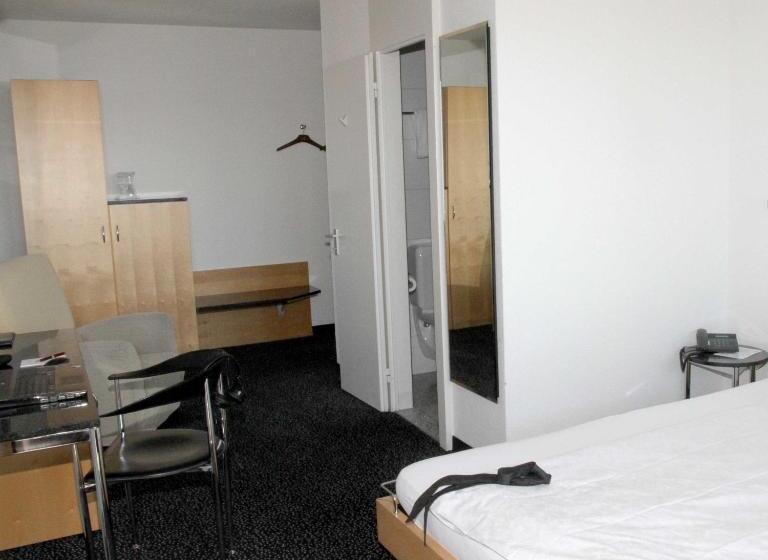 Номер Стандарт с Балконом, Guggital Hotel Restaurant