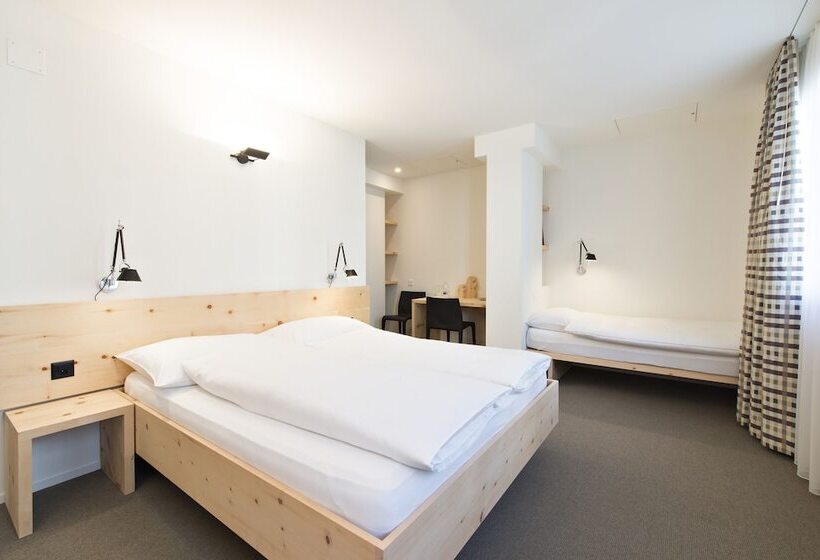 חדר סטנדרט לשלושה, Hauser Hotel St. Moritz