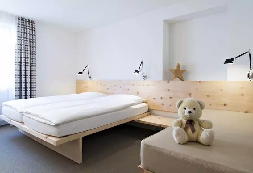 3-Bett-Standardzimmer, Hauser Hotel St. Moritz