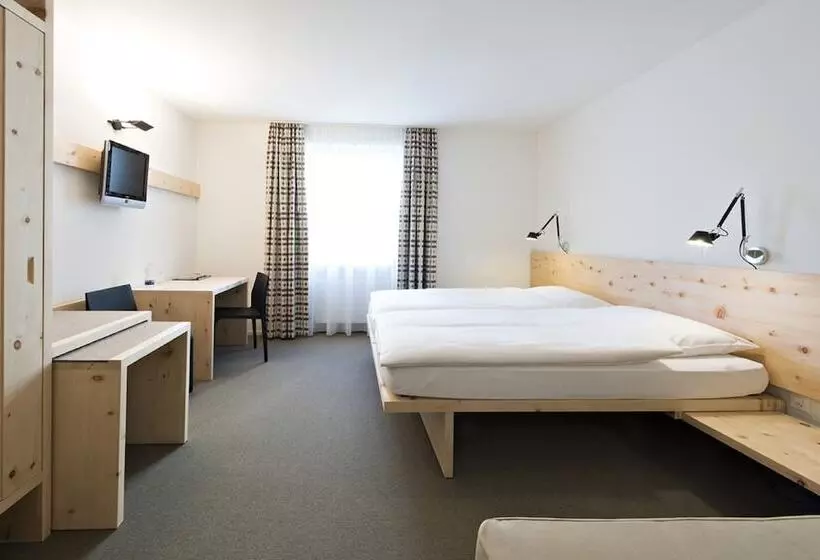 3-Bett-Standardzimmer, Hauser Hotel St. Moritz