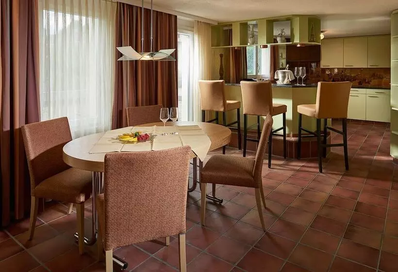Suite with lake view, Alexander