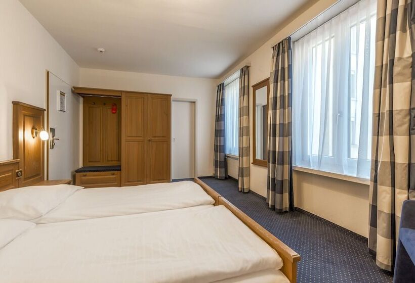 Quarto Triplo Estandar, Alpina Luzern