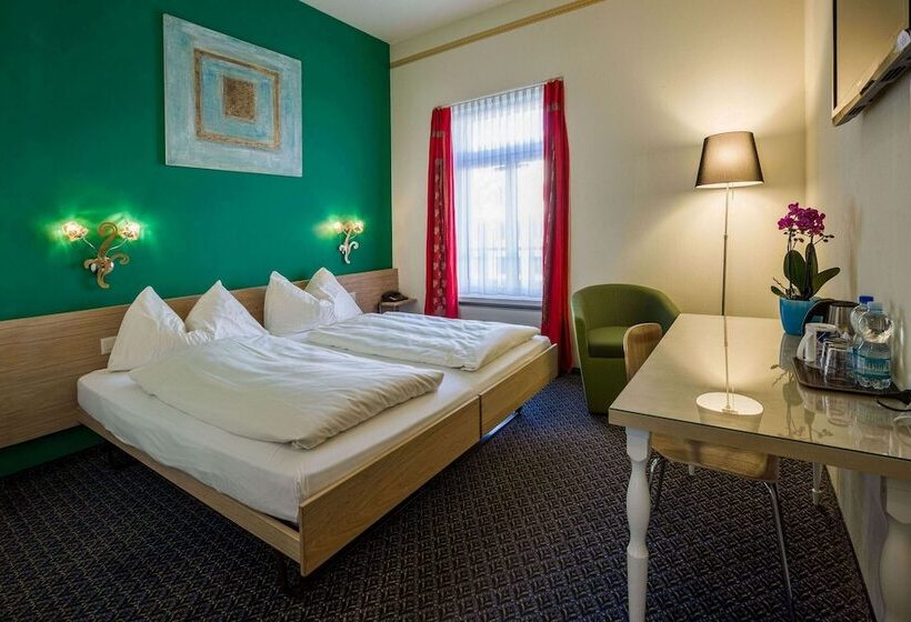 חדר סטנדרט, Ambassador