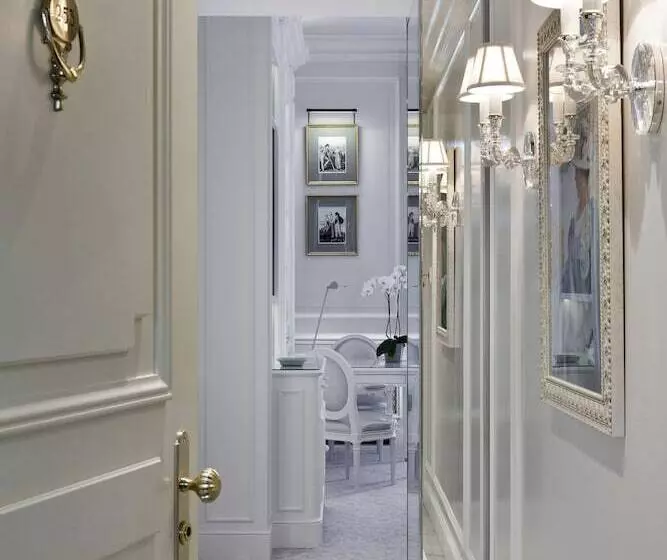 Superior room with lake view, Beaurivage Palace