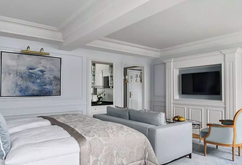 اتاق لوکس با چشم‌انداز دریاچه, Beaurivage Palace
