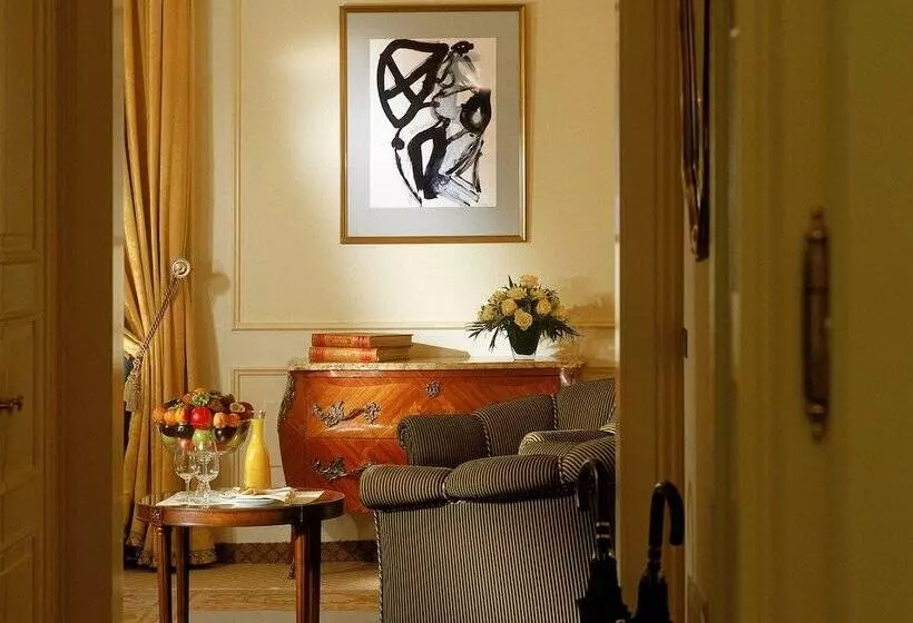 اتاق لوکس با چشم‌انداز دریاچه, Beaurivage Palace