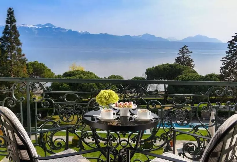 اتاق لوکس با چشم‌انداز دریاچه, Beaurivage Palace