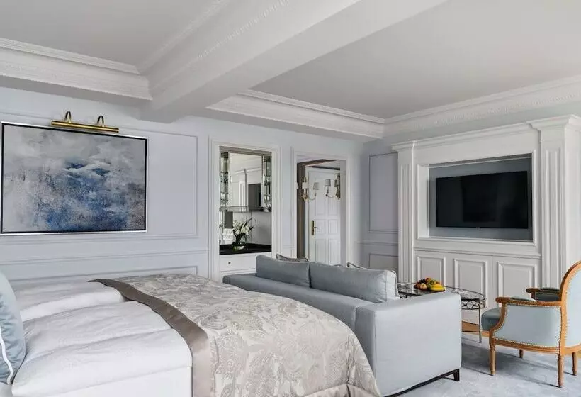 اتاق لوکس با چشم‌انداز دریاچه, Beaurivage Palace