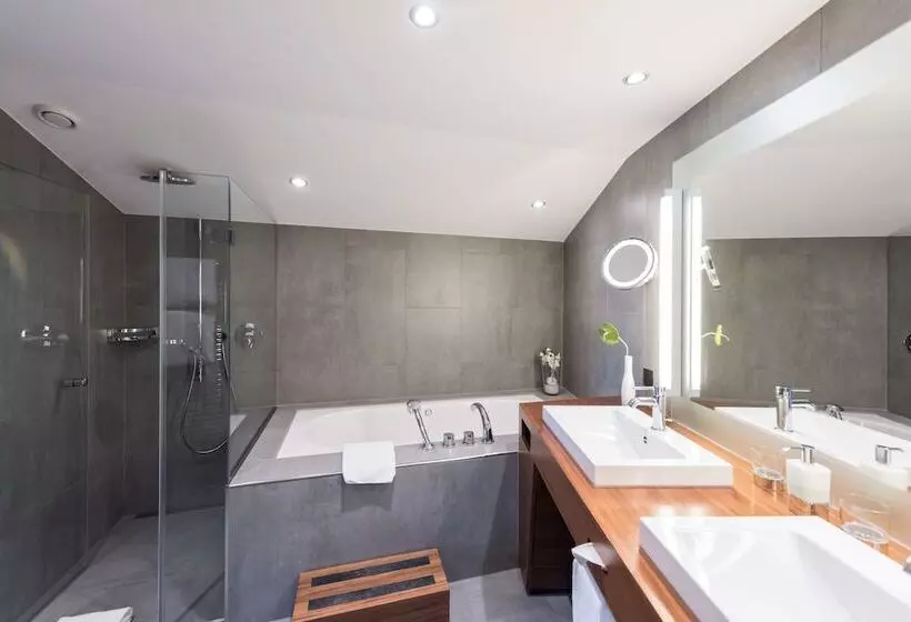 Perhesviitti, Belvoir Lake View & Spa