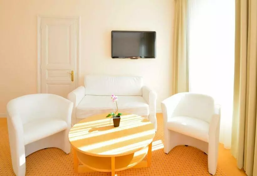 سوییت جونیور با چشمانداز دریاچه, Eden Palace Au Lac