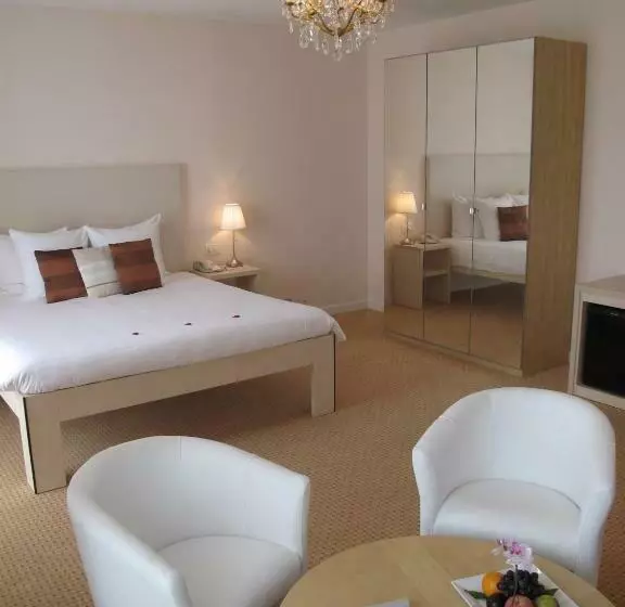 سوییت جونیور با چشمانداز دریاچه, Eden Palace Au Lac