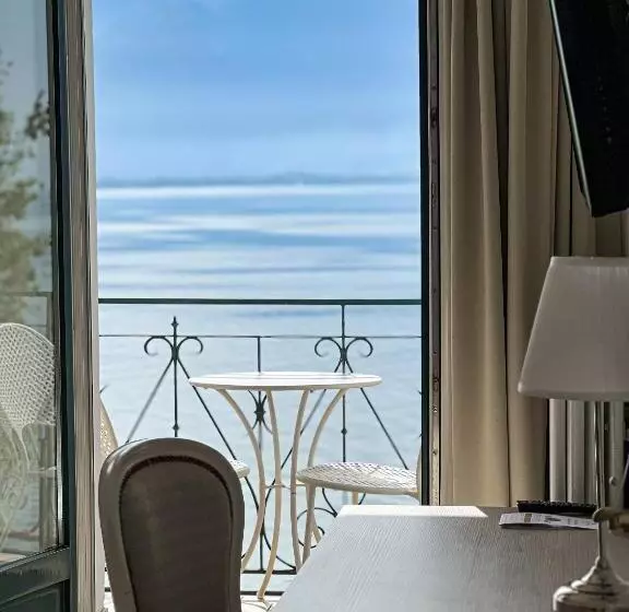 اتاق لوکس با چشمانداز دریاچه, Eden Palace Au Lac