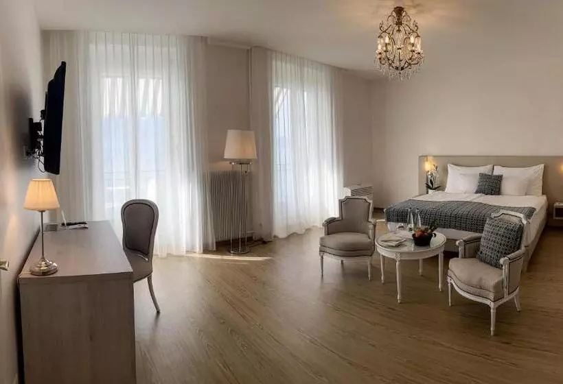 اتاق خانوادگی, Eden Palace Au Lac