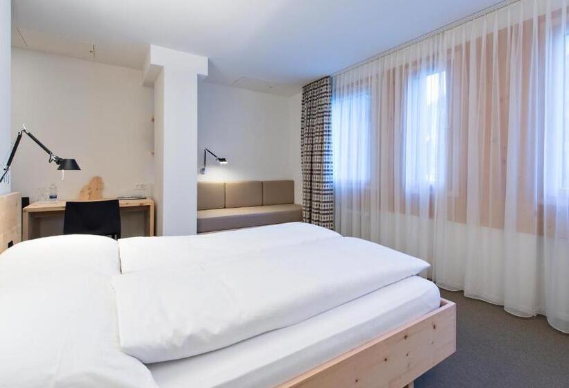 חדר סטנדרט לשלושה, Hauser Hotel St. Moritz