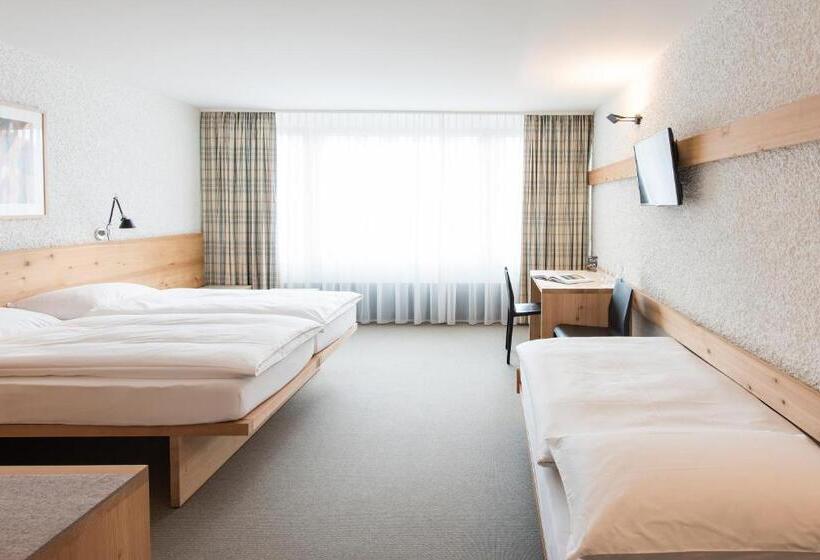 חדר סטנדרט לשלושה, Hauser Hotel St. Moritz