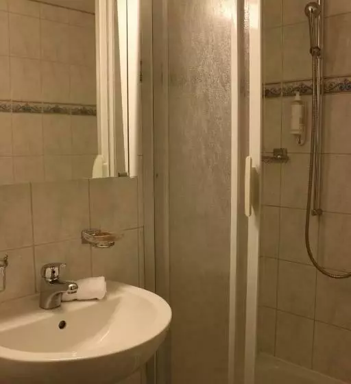 スタンダードシングルルーム, Hostellerie De Genève