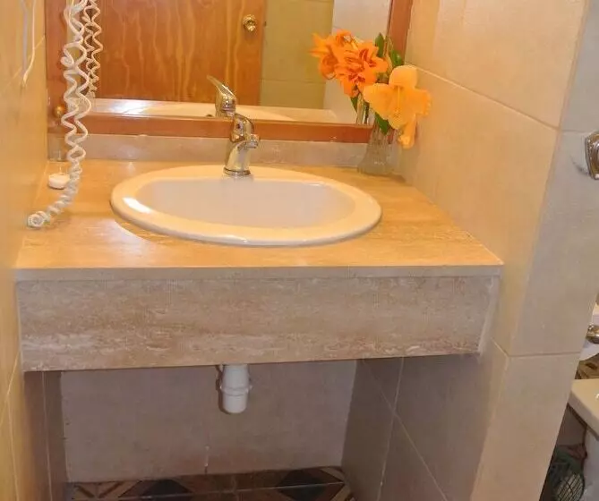 اتاق سوپریور یک تخته, Iorana