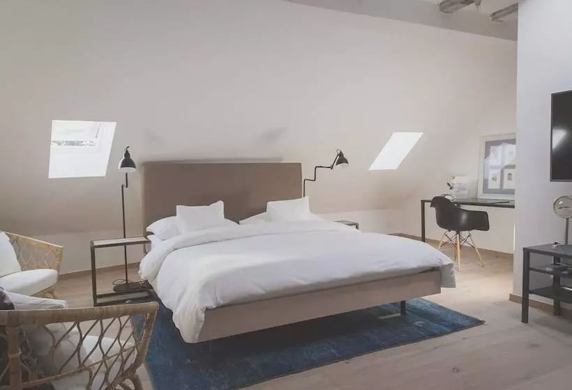 استودیوی استاندارد, Monrepos