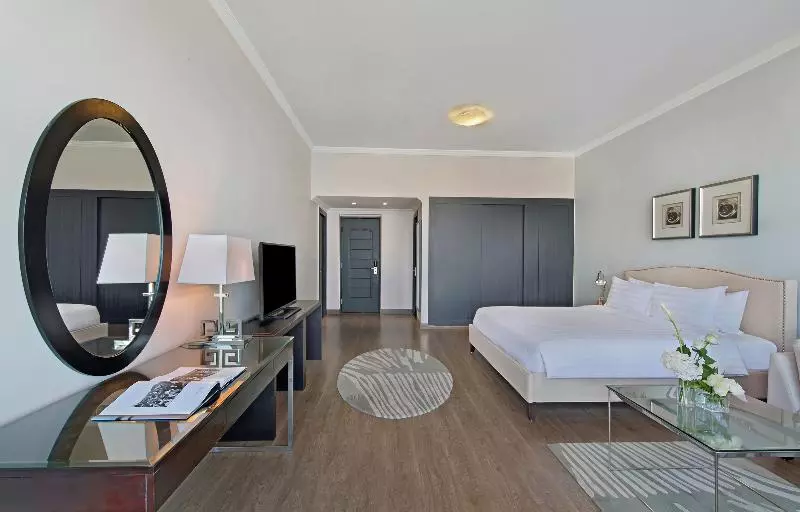 レイクビュースタンダードルーム, Mövenpick Hotel Lausanne