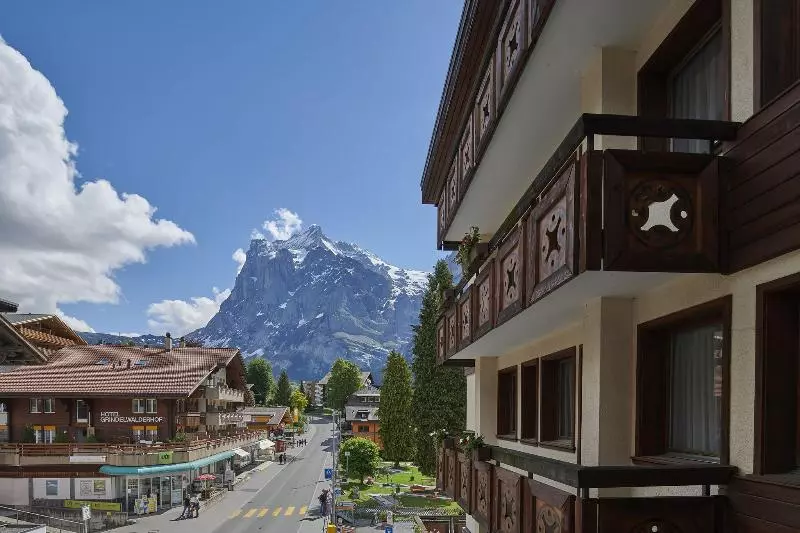 Standard Værelse, Spinne Grindelwald
