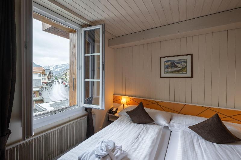 스탠다드 룸, Spinne Grindelwald