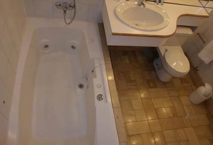 标准单人间, Waeger