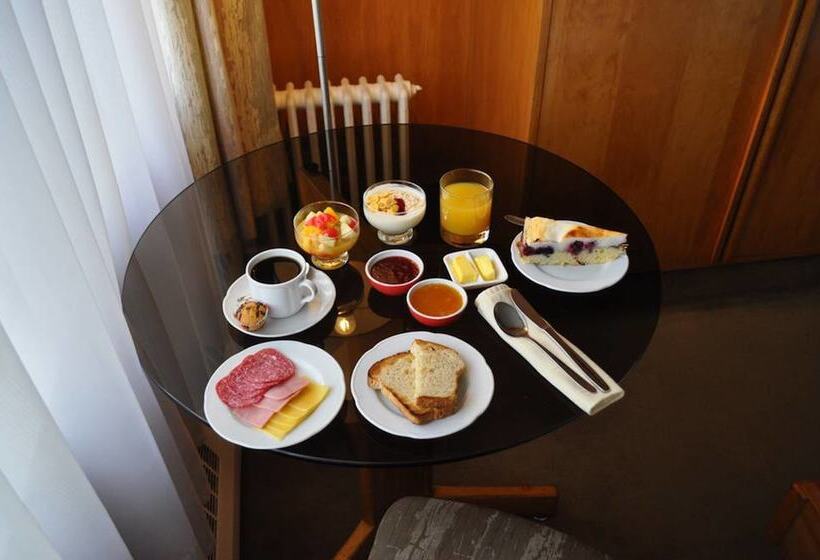 标准单人间, Waeger