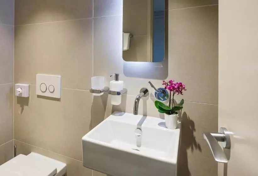 اتاق استاندارد سه نفره, Welcome Inn