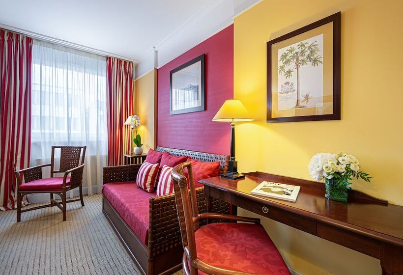 اتاق اجرایی سه نفره, Kipling Manotel