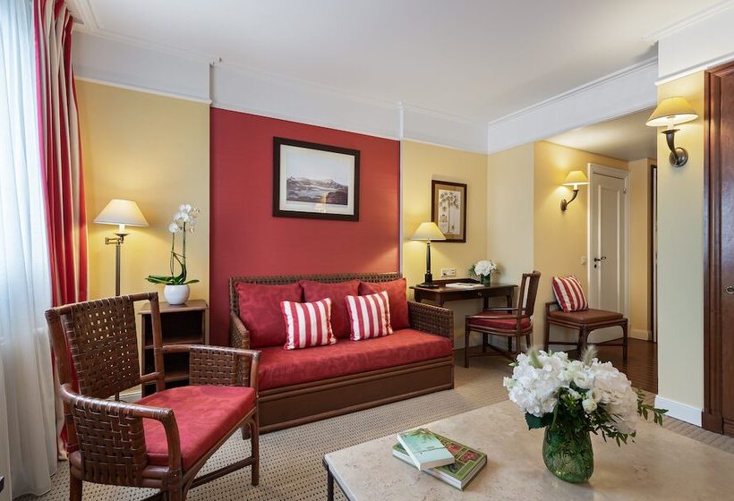 اتاق اجرایی سه نفره, Kipling Manotel