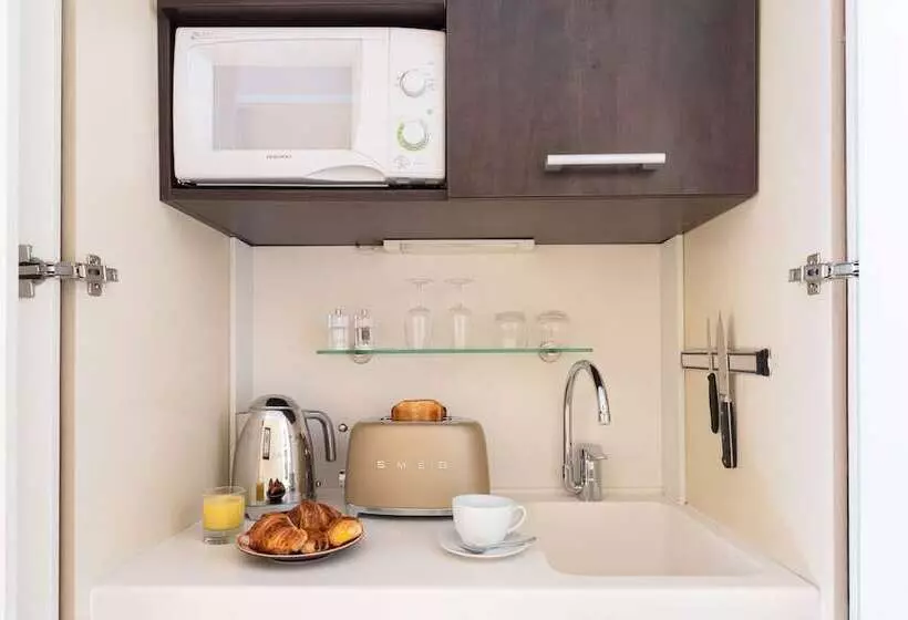 Deluxe-studio, Kipling Manotel