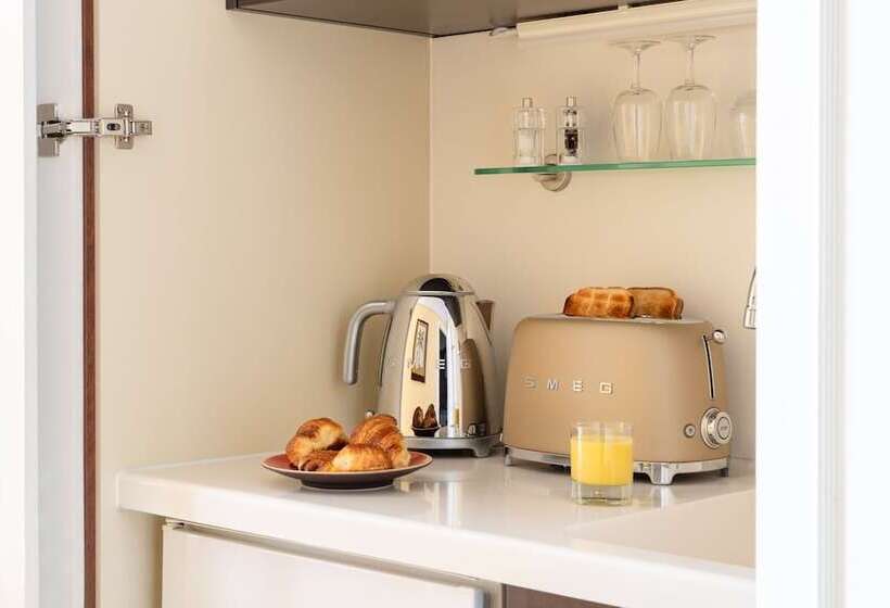 اتاق خانوادگی, Kipling Manotel