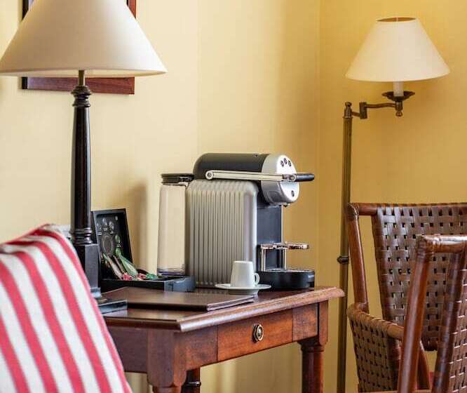 اتاق خانوادگی, Kipling Manotel